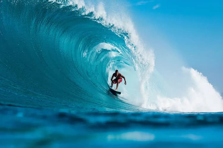 Waves & Island Bliss